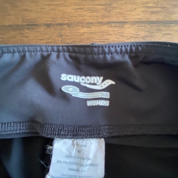 SAUCONY black crop athletic pants size M - Picture 2 of 5